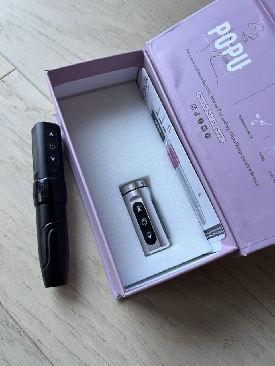 POPU MINI DIVA 3.5 MM (must) + lisaaku (hõbedane)
