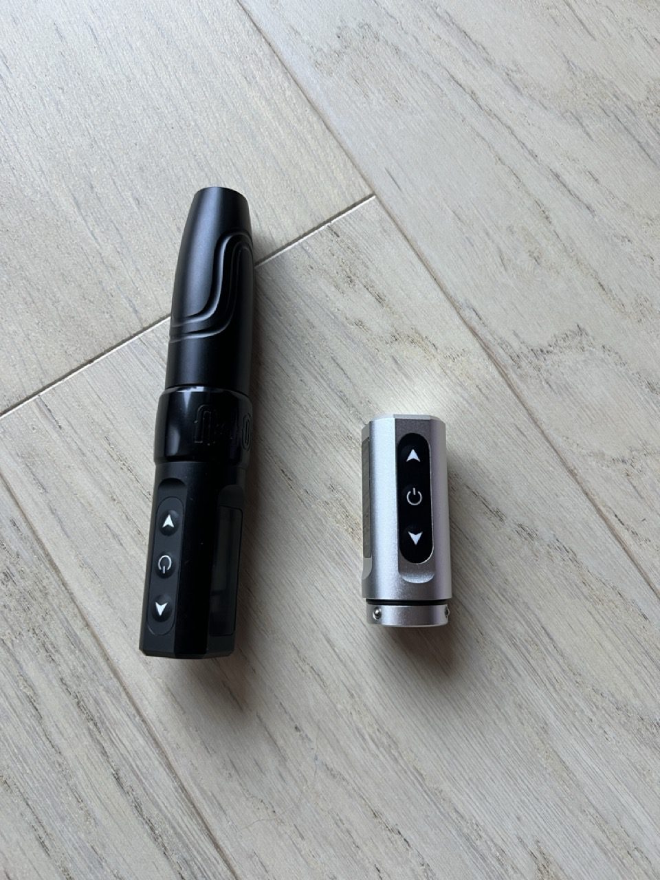 POPU MINI DIVA 3.5 MM (must) + lisaaku (hõbedane)